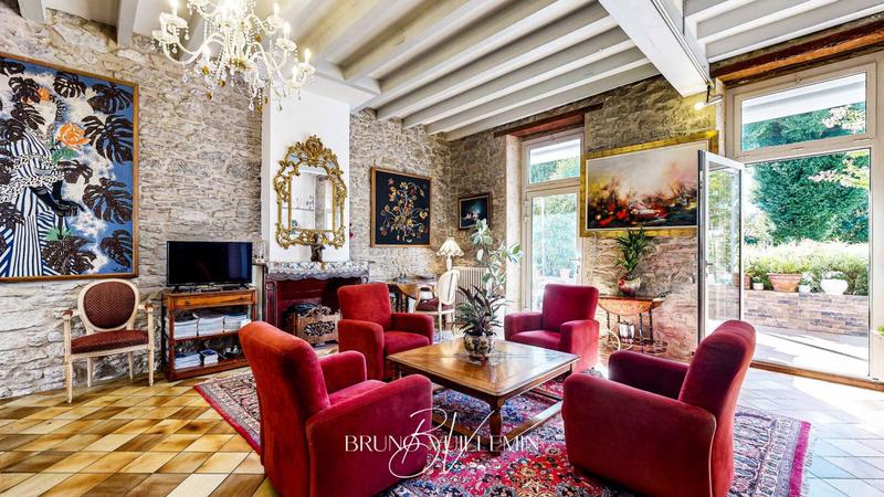 Demeure - 439 m² - 18 pièces