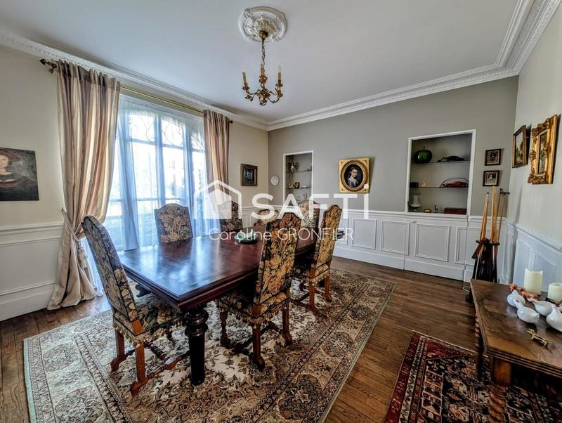 Maison - 208 m² - 10 pièces