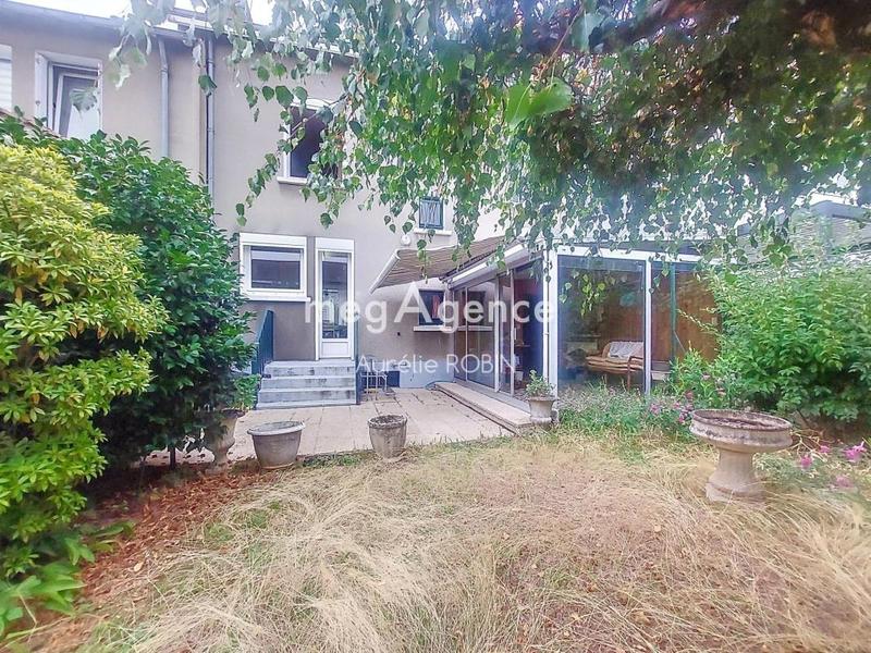 Maison - 90 m² - 5 pièces