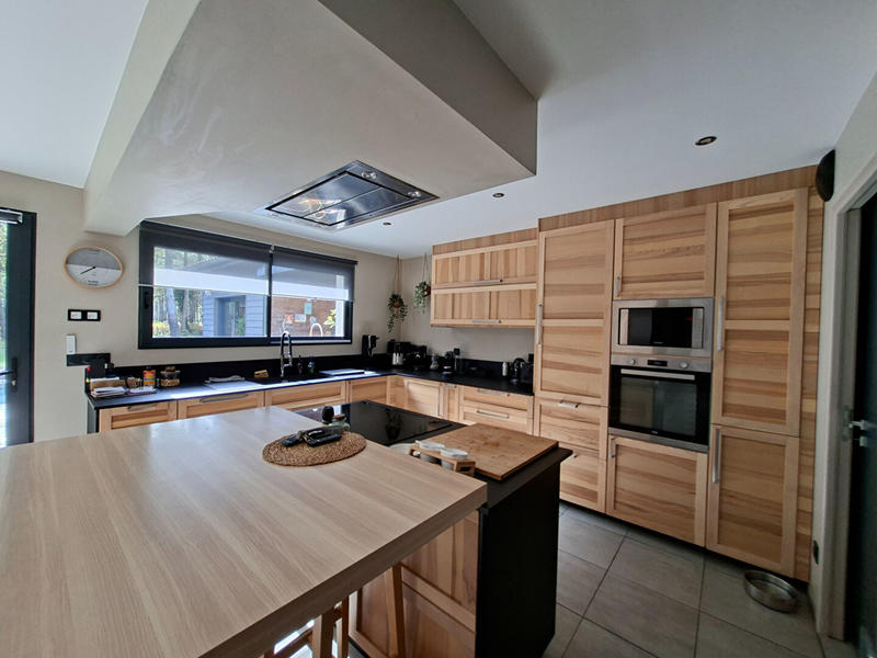 Maison - 311 m² - 10 pièces