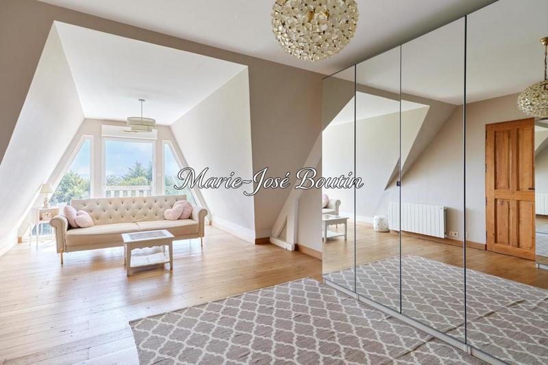 Maison - 230 m² - 7 pièces