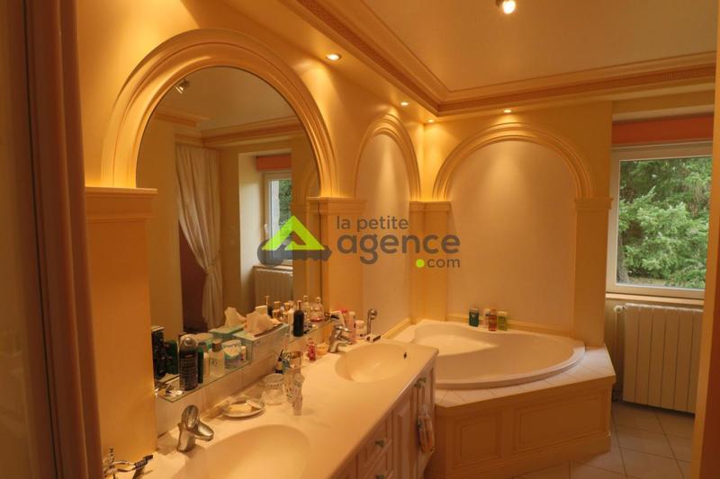 Propriété - 215 m² - 7 pièces