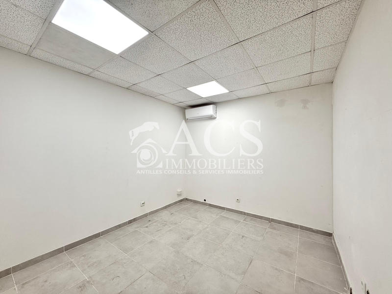 Bureau - 150 m² - 9 pièces