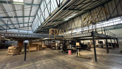 Entrepôt - 2 200 m²