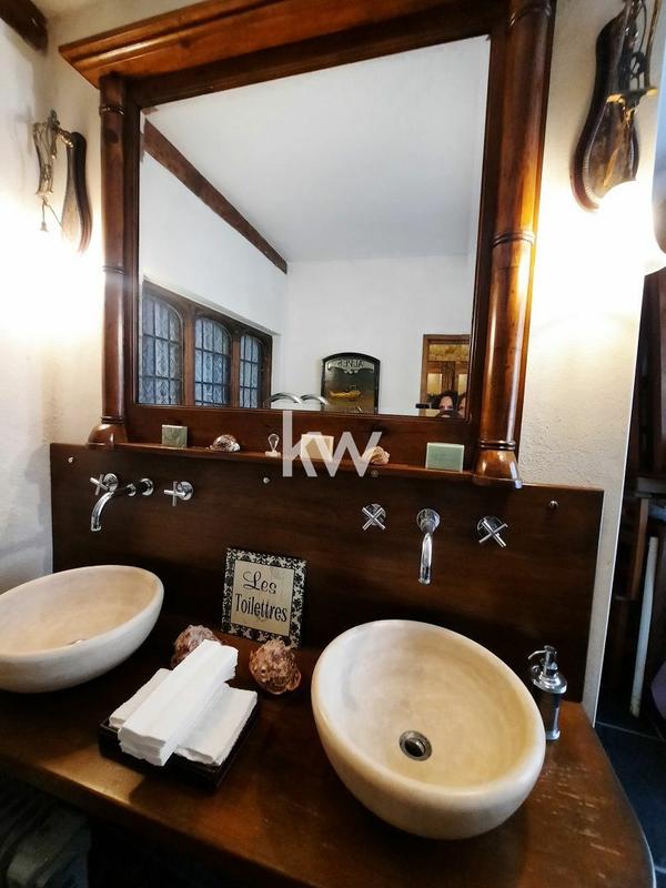 Maison - 360 m² - 8 pièces