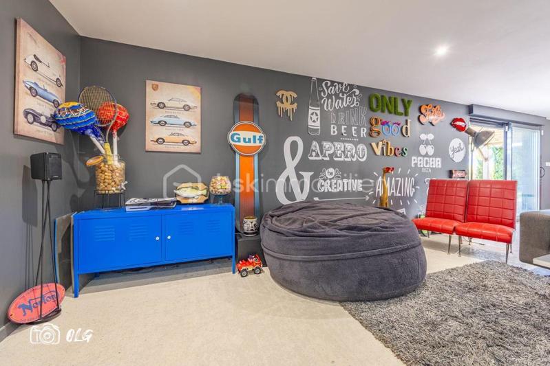 Maison - 208 m² - 6 pièces