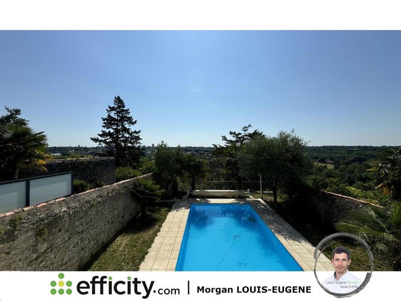 Maison - 272 m² - 8 pièces