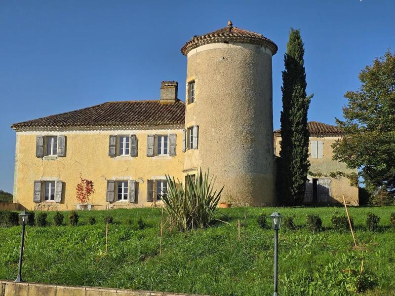 Maison - 290 m² - 8 pièces