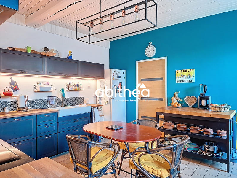 Maison - 237 m² - 10 pièces