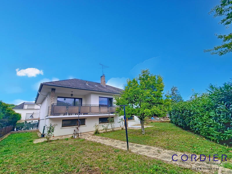 Maison - 172 m² - 8 pièces