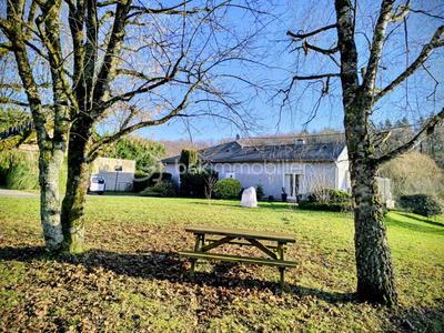 Maison traditionnelle - 290 m² - 9 pièces