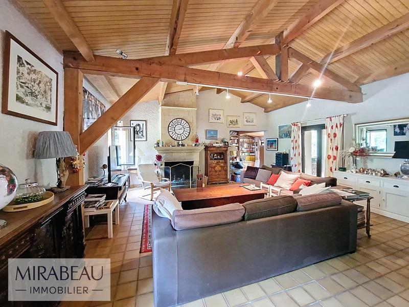 Maison - 252 m² - 7 pièces