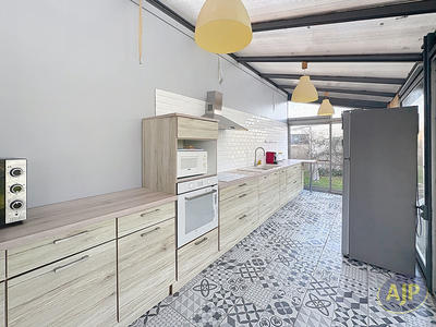 Maison - 95 m² - 5 pièces