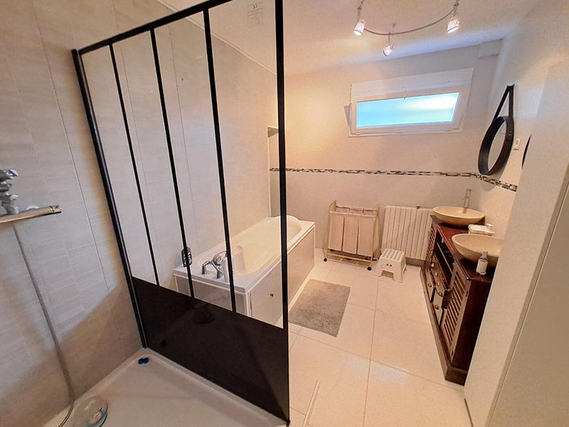 Maison - 200 m² - 7 pièces