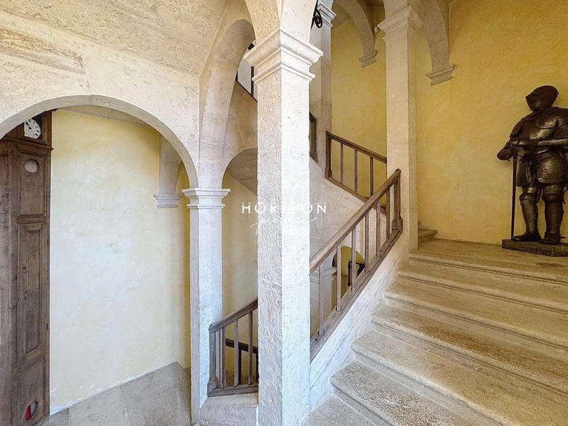 Château - 1 500 m² - 20 pièces