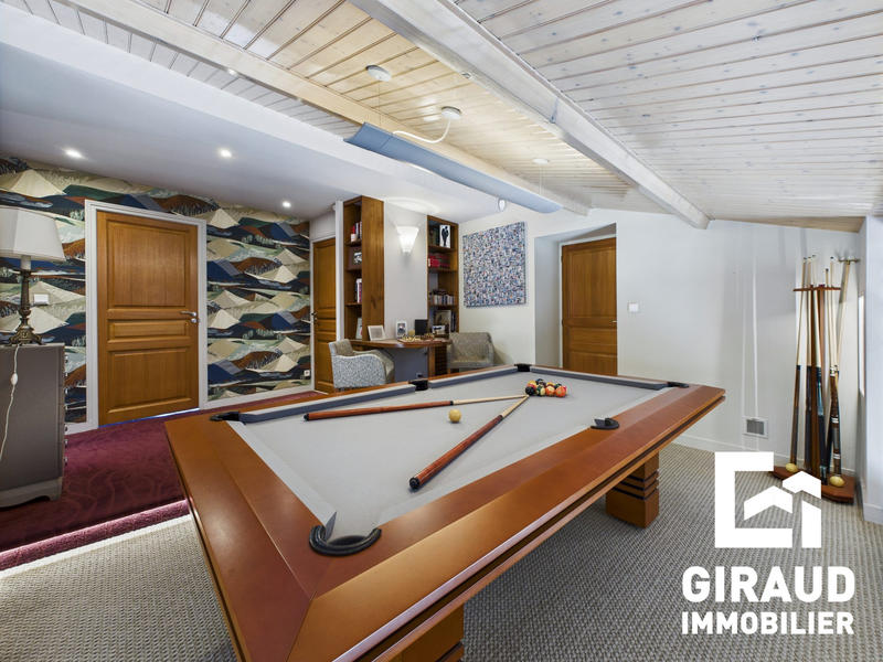 Villa - 220 m² - 10 pièces