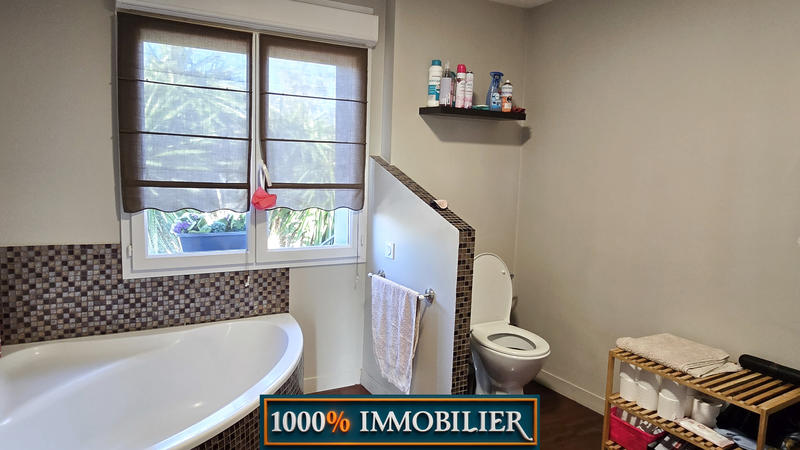 Maison - 230 m² - 9 pièces