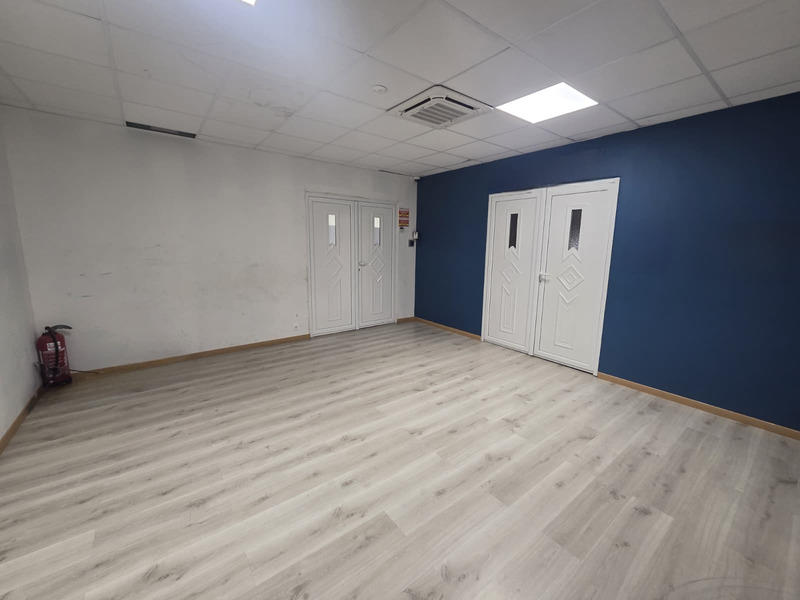 Local commercial - 160 m² - 1 pièce