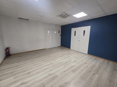 Local commercial - 160 m² - 1 pièce