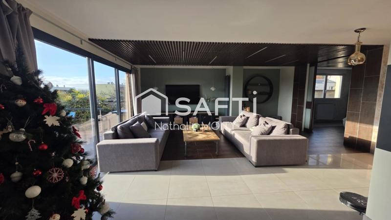 Maison - 180 m² - 7 pièces