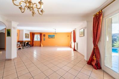 Villa - 222 m² - 6 pièces