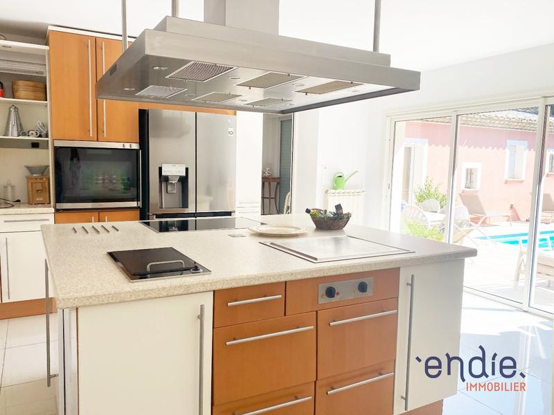 Maison - 300 m² - 6 pièces