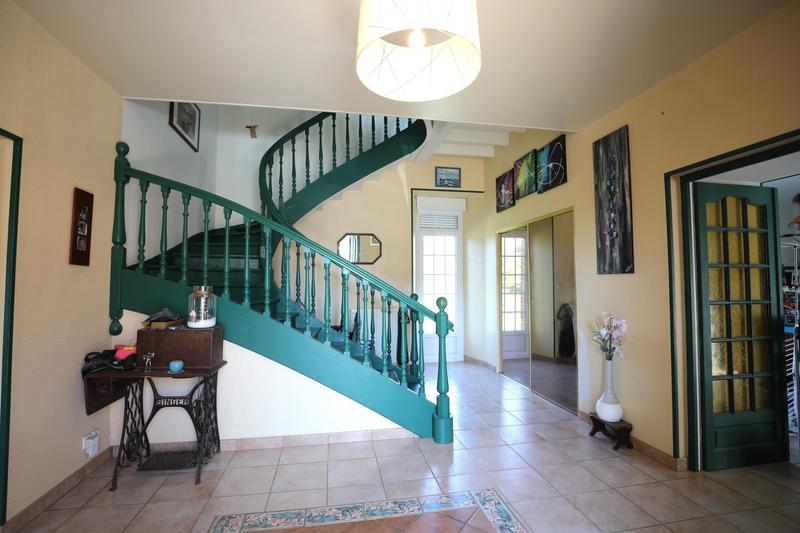 Villa - 360 m² - 8 pièces