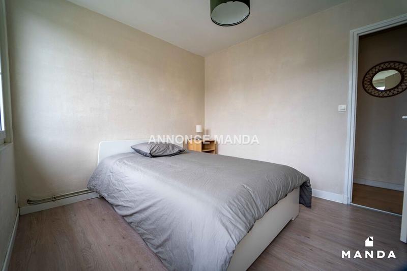 Chambre - 10 m² - 6 pièces