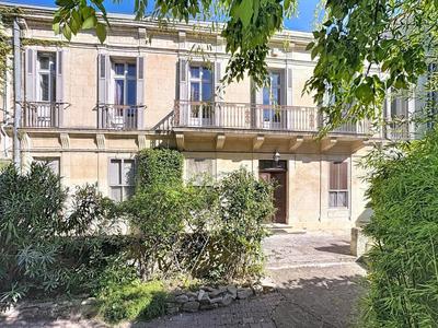 Propriété - 270 m² - 9 pièces