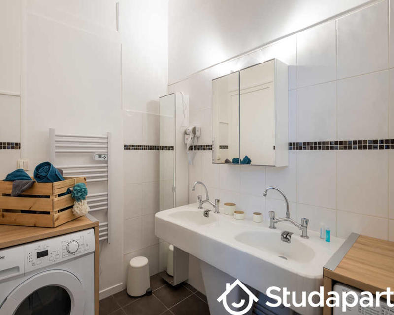 Chambre - 250 m² - 1 pièce