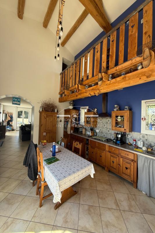 Propriété - 190 m² - 6 pièces