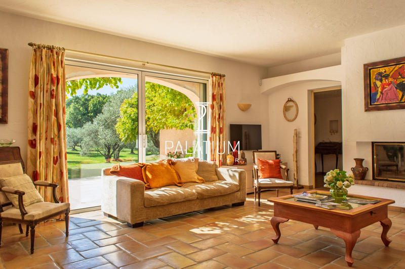 Mas - 311 m² - 12 pièces