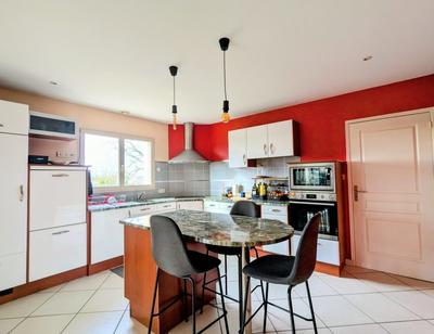 Maison - 330 m² - 11 pièces