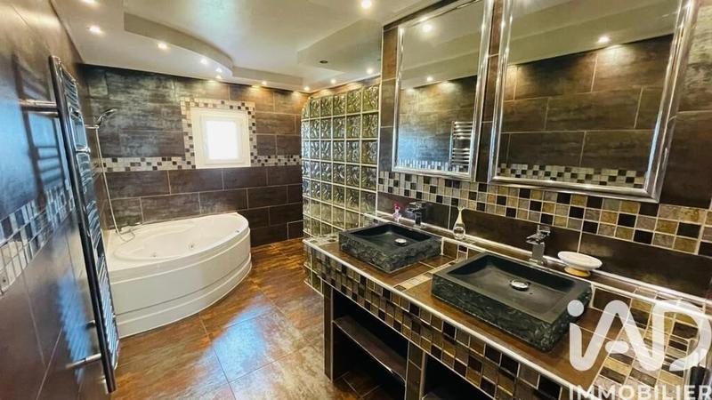 Maison - 130 m² - 6 pièces