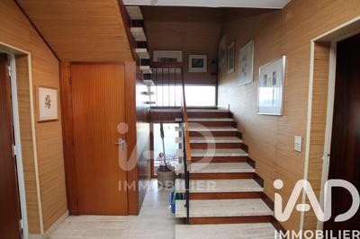 Maison - 223 m² - 8 pièces