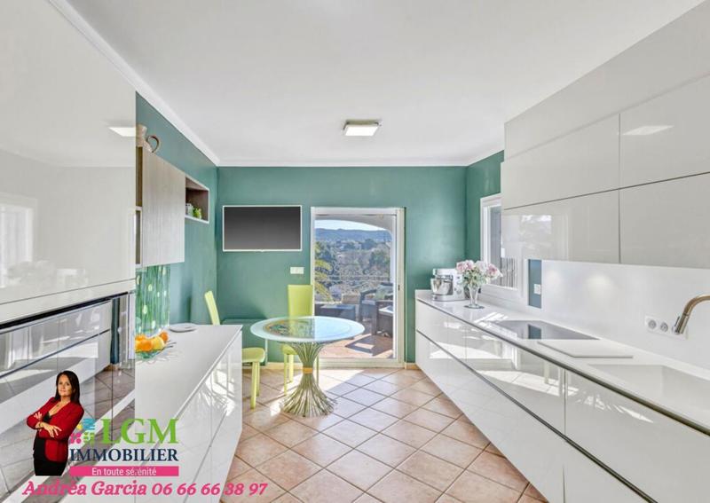 Villa - 230 m² - 6 pièces