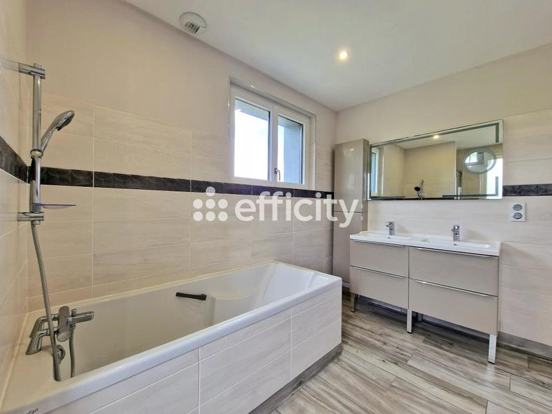 Maison - 137 m² - 6 pièces