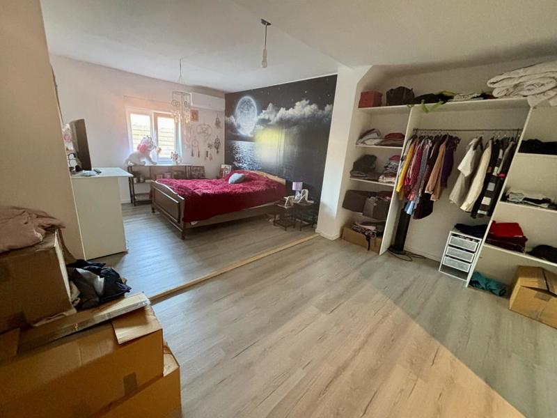 Maison - 214 m² - 12 pièces