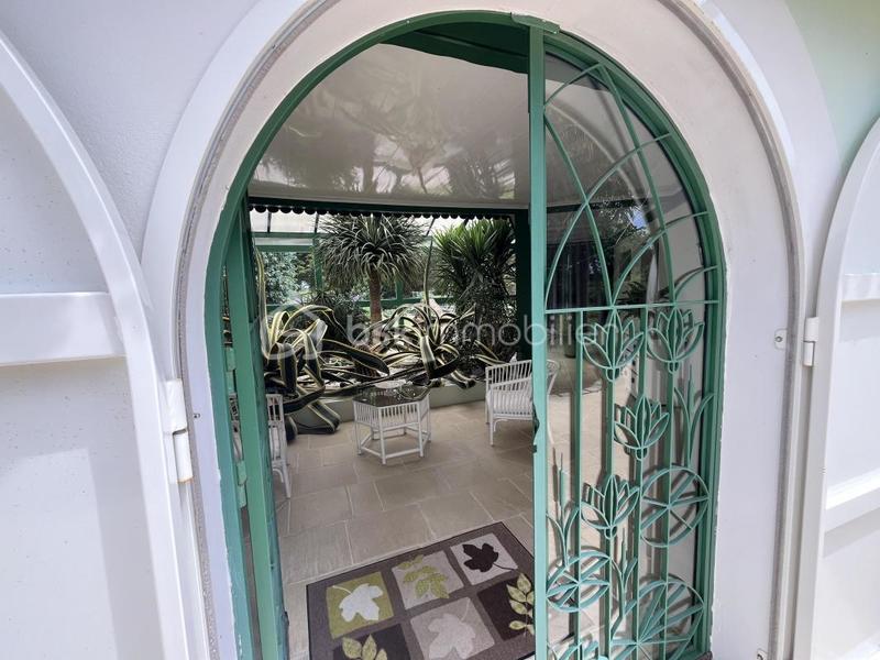 Pavillon - 220 m² - 9 pièces