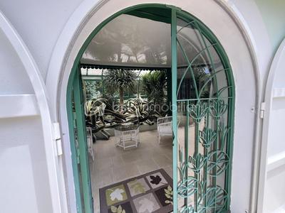 Pavillon - 220 m² - 9 pièces