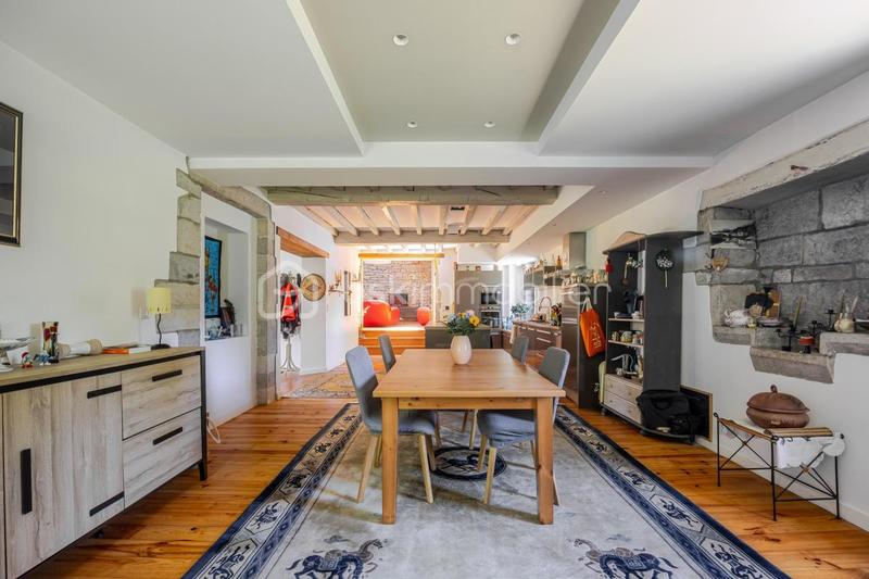 Demeure - 293 m² - 9 pièces