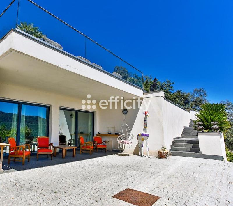 Villa - 300 m² - 10 pièces