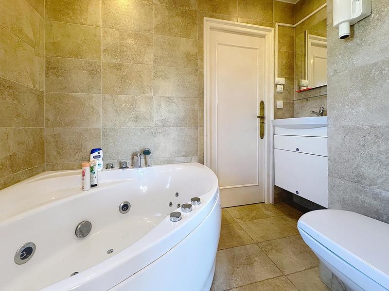 Maison - 297 m² - 11 pièces