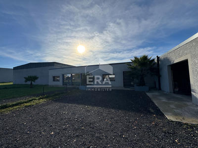 Maison - 720 m² - 8 pièces