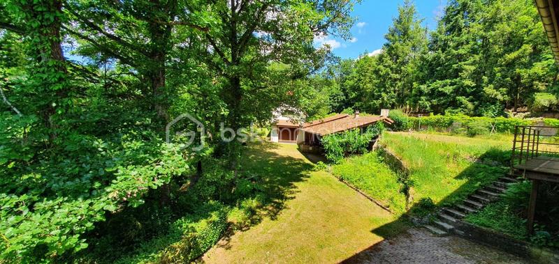 Propriété - 312 m² - 7 pièces