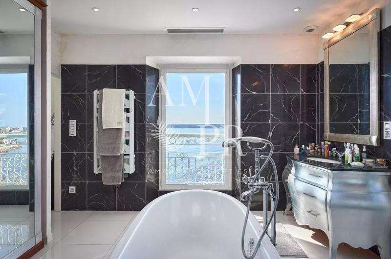 Villa - 230 m² - 6 pièces