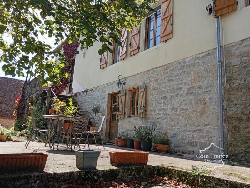 Corps de ferme - 270 m² - 9 pièces