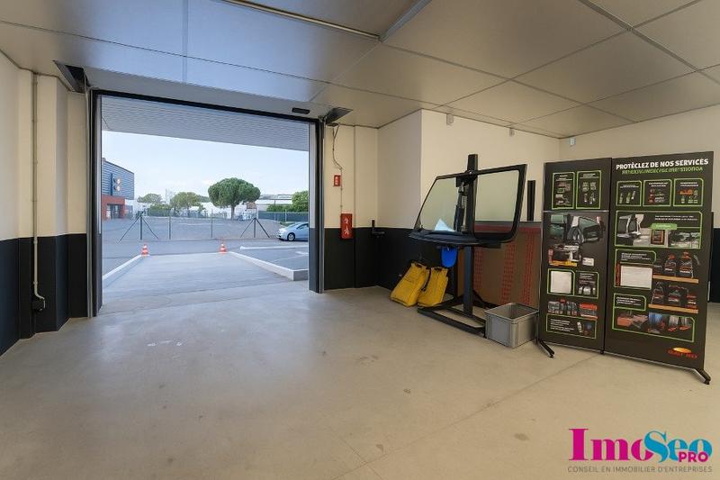 Local d'activité / Entrepôt - 831 m²