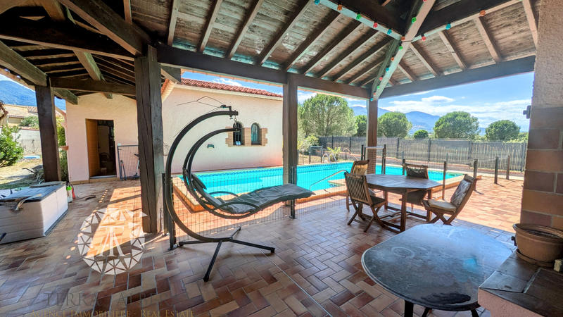 Villa - 212 m² - 8 pièces