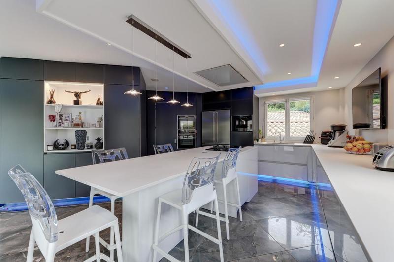 Villa - 332 m² - 6 pièces